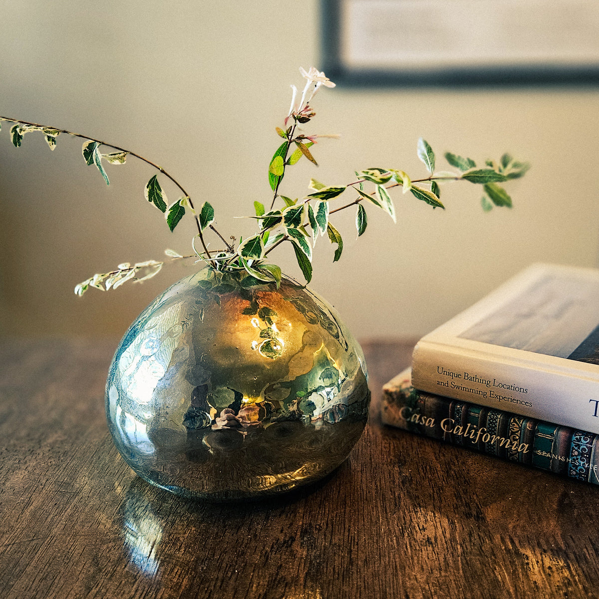 Ciovere Iridescent Luster Glass Spherical Orb Bud Vase
